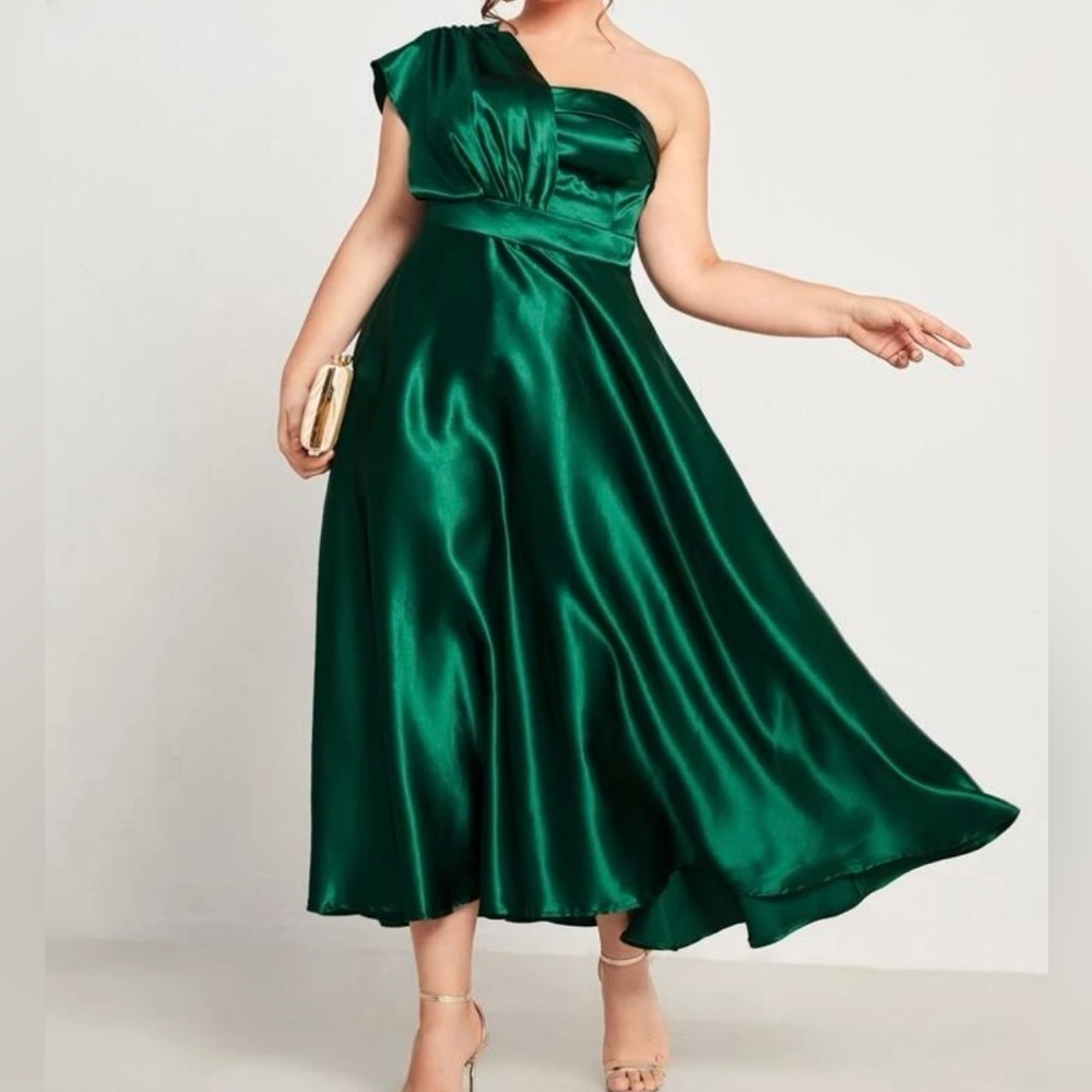 SHEIN Belle Plus One-Shoulder Ruched Satin Maxi Dress – 3XL Emerald Green